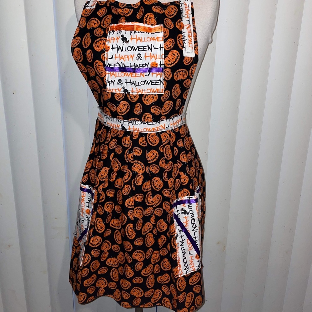Adult sized apron, Halloween theme, Made by Me Donna Braswell